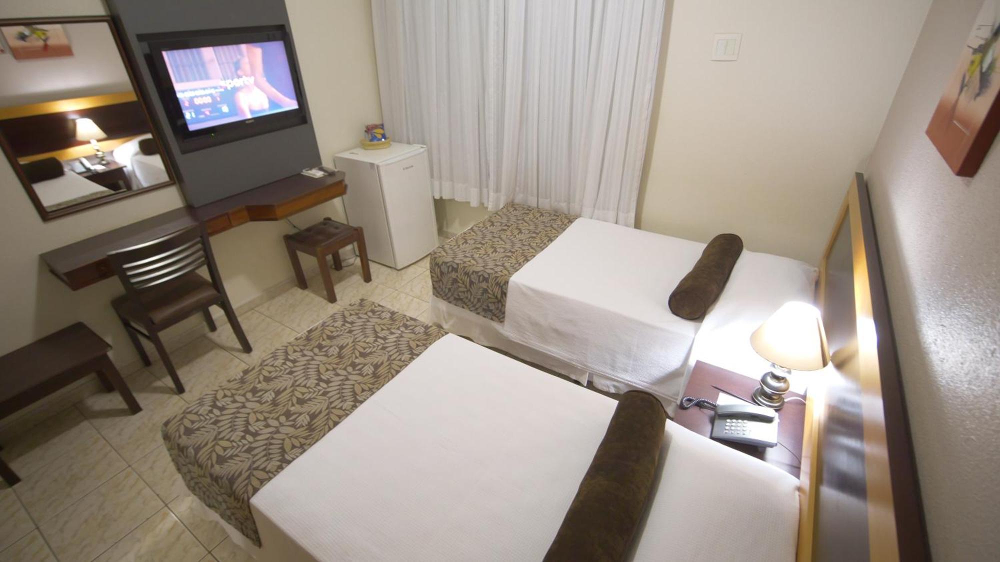 Regente Hotel Unaí Buitenkant foto